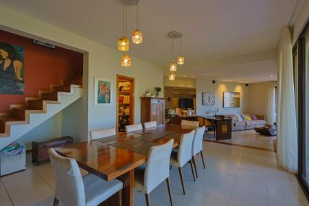 Sala de casa de condomínio à venda com 3 quartos, 350m² em Vila Alpina, Nova Lima