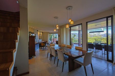 Sala de casa de condomínio à venda com 3 quartos, 350m² em Vila Alpina, Nova Lima