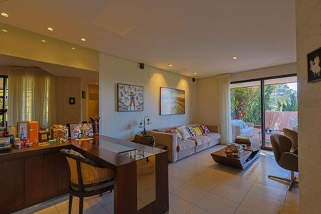 Sala de casa de condomínio à venda com 3 quartos, 350m² em Vila Alpina, Nova Lima