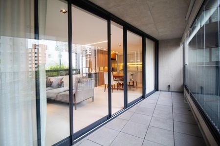 Varanda de apartamento à venda com 3 quartos, 151m² em Jardim das Bandeiras, São Paulo