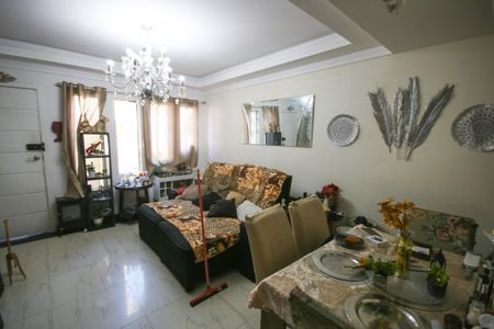 Sala de casa de condomínio para alugar com 2 quartos, 149m² em Nova Mirim, Praia Grande