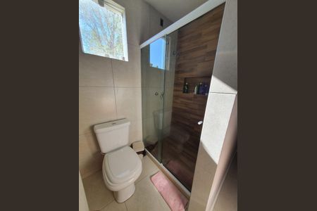 Banheiro de casa de condomínio à venda com 3 quartos, 230m² em Maria Paula, Niterói