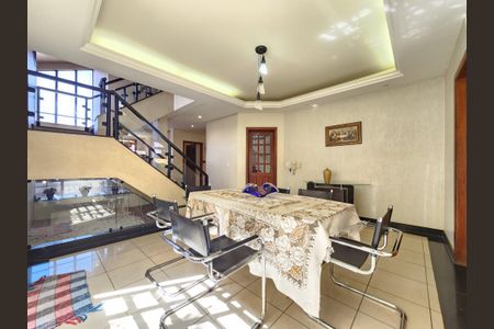 Sala de casa à venda com 5 quartos, 360m² em São Bernardo, Belo Horizonte