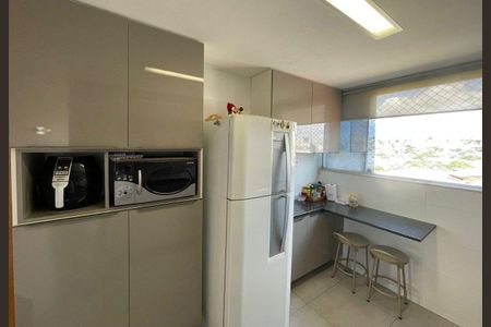 Apartamento à venda com 3 quartos, 135m² em Caiçaras, Belo Horizonte