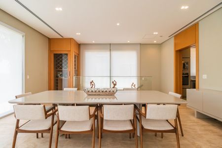 Sala de casa à venda com 4 quartos, 574m² em Centro Comercial Jubran, Barueri