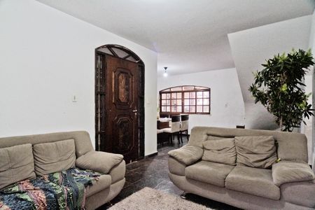 Sala de casa para alugar com 4 quartos, 243m² em Vila Zat, São Paulo