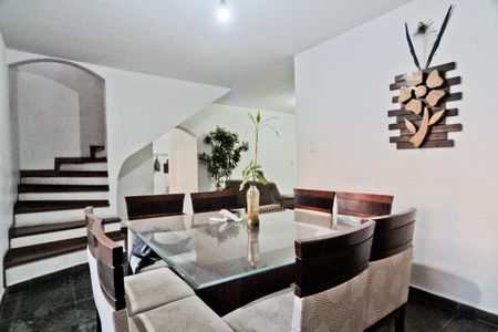 Sala de casa para alugar com 4 quartos, 243m² em Vila Zat, São Paulo