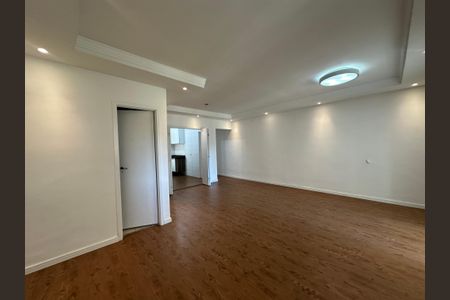 Sala de apartamento à venda com 3 quartos, 105m² em Jardim Tupanci, Barueri