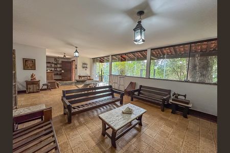 Sala de casa à venda com 4 quartos, 450m² em Cosme Velho, Rio de Janeiro