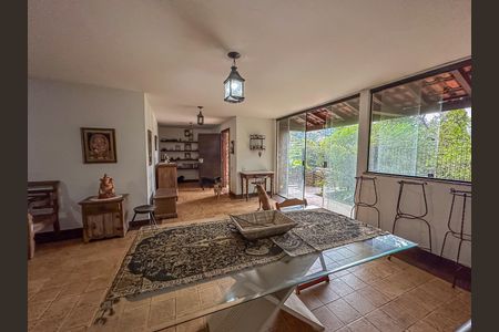 Sala de casa à venda com 4 quartos, 450m² em Cosme Velho, Rio de Janeiro