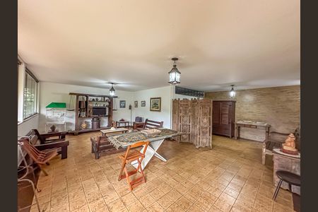 Sala de casa à venda com 4 quartos, 450m² em Cosme Velho, Rio de Janeiro