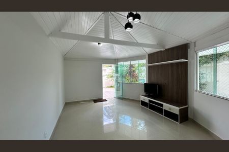 Sala de casa de condomínio à venda com 3 quartos, 160m² em Vargem Grande, Rio de Janeiro