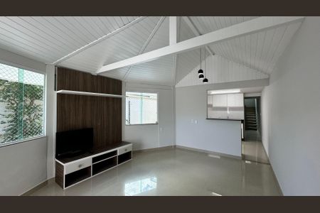 Sala de casa de condomínio à venda com 3 quartos, 160m² em Vargem Grande, Rio de Janeiro