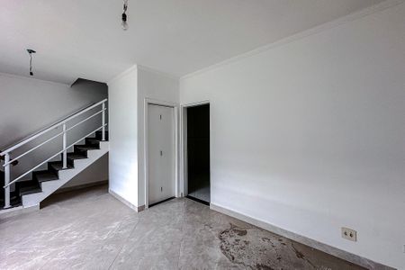 Sala de casa de condomínio à venda com 3 quartos, 135m² em Chácara Mafalda, São Paulo