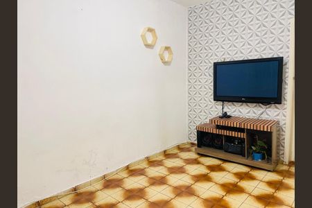 Sala de casa para alugar com 2 quartos, 120m² em Jardim Nelly, São Paulo