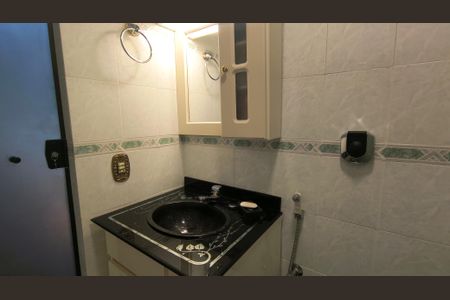 Banheiro de apartamento para alugar com 1 quarto, 33m² em Vargem Grande, Rio de Janeiro