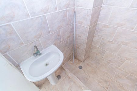 Banheiro de kitnet/studio para alugar com 1 quarto, 24m² em Cascadura, Rio de Janeiro