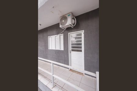 Entrada de kitnet/studio para alugar com 1 quarto, 20m² em Centro, Taubaté