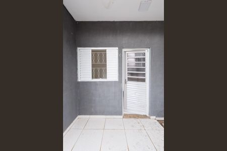 Porta de entrada de kitnet/studio para alugar com 1 quarto, 20m² em Centro, Taubaté