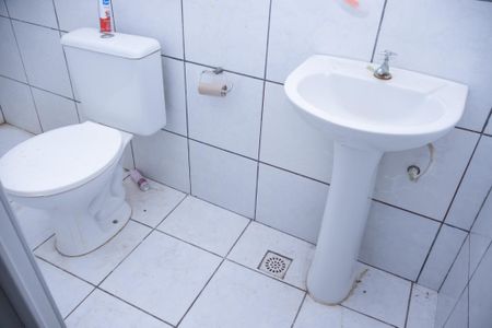 Banheiro Social de casa para alugar com 1 quarto, 70m² em Itapuã, Salvador