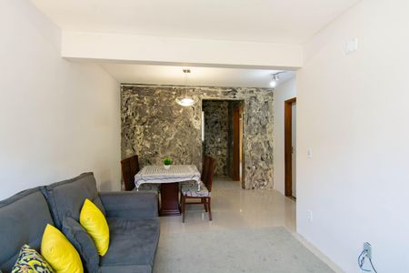 Sala de casa de condomínio à venda com 3 quartos, 100m² em Harmonia, Canoas