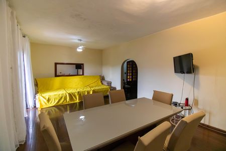 Sala de casa de condomínio para alugar com 4 quartos, 700m² em Pendotiba, Niterói