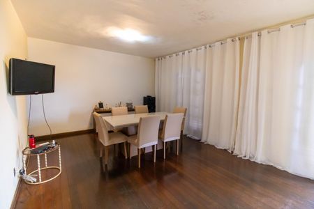 Sala de casa de condomínio para alugar com 4 quartos, 700m² em Pendotiba, Niterói