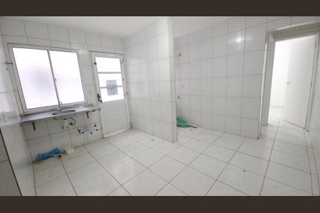 Cozinha de apartamento para alugar com 1 quarto, 29m² em Parque Guarani, São Paulo