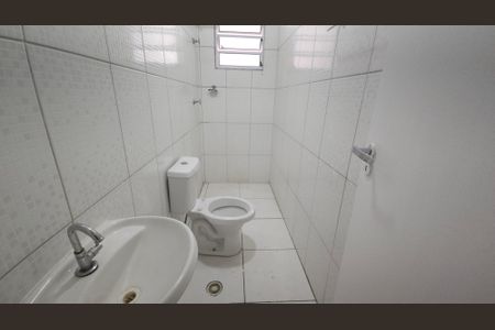 Banheiro de apartamento para alugar com 1 quarto, 29m² em Parque Guarani, São Paulo