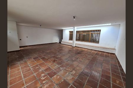 Casa para alugar com 5 quartos, 230m² em Vila Cordeiro, São Paulo