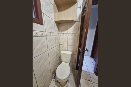 Banheiro 1 de casa à venda com 4 quartos, 137m² em Serraria, Porto Alegre