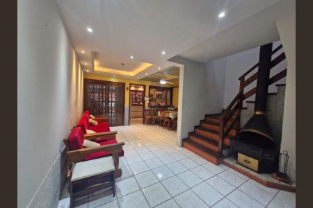 Sala de casa à venda com 4 quartos, 137m² em Serraria, Porto Alegre