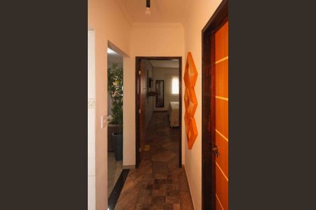 Corredor de casa à venda com 2 quartos, 230m² em Jardim Mimar, São Paulo