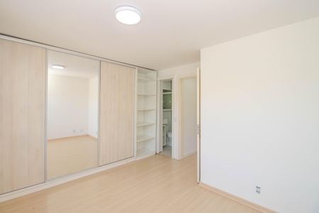 Suíte 1 de casa de condomínio à venda com 2 quartos, 103m² em Humaitá, Porto Alegre