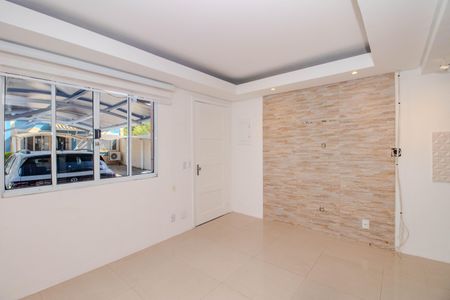 Sala de casa de condomínio à venda com 2 quartos, 103m² em Humaitá, Porto Alegre