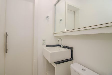 Banheiro da Suíte de casa de condomínio à venda com 2 quartos, 103m² em Humaitá, Porto Alegre