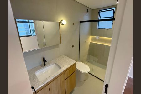 Banheiro de apartamento à venda com 4 quartos, 100m² em Savassi, Belo Horizonte