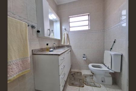 Banheiro de casa à venda com 4 quartos, 200m² em Jardim Luanda, São Paulo