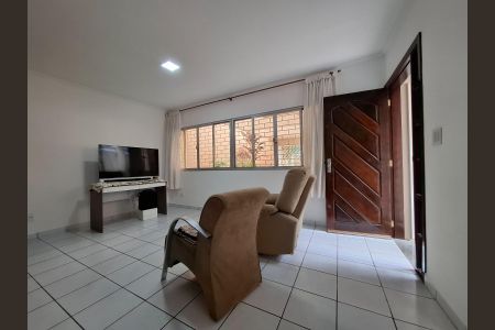 Sala de casa à venda com 4 quartos, 200m² em Jardim Luanda, São Paulo
