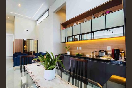 Casa à venda com 4 quartos, 302m² em Swiss Park, Campinas