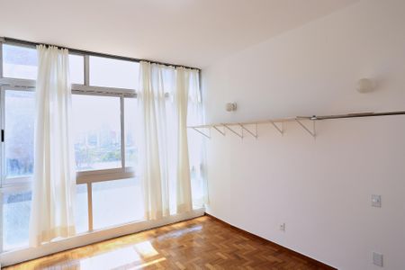 Sala/Quarto de apartamento para alugar com 1 quarto, 40m² em Funcionários, Belo Horizonte