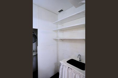 Cozinha de apartamento para alugar com 1 quarto, 40m² em Funcionários, Belo Horizonte