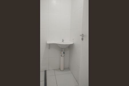 Banheiro de kitnet/studio para alugar com 1 quarto, 26m² em Conjunto Residencial José Bonifácio, São Paulo