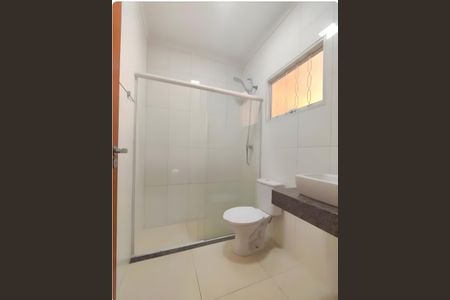 Banheiro de casa para alugar com 2 quartos, 91m² em São Salvador, Belo Horizonte