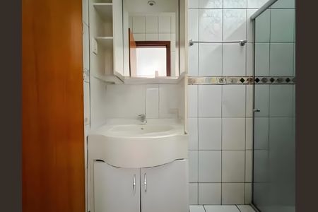 Banheiro de casa para alugar com 2 quartos, 55m² em Cinquentenario, Belo Horizonte