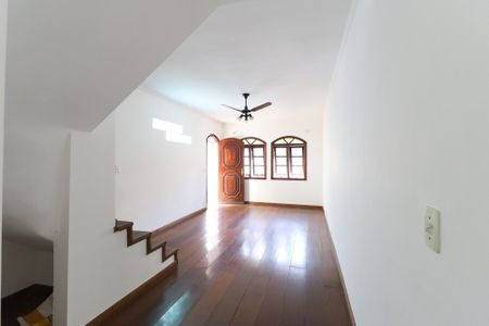 Sala 1 de casa para alugar com 4 quartos, 225m² em Vila Irmaos Arnoni, São Paulo