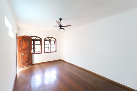 Sala 1 de casa para alugar com 4 quartos, 225m² em Vila Irmaos Arnoni, São Paulo
