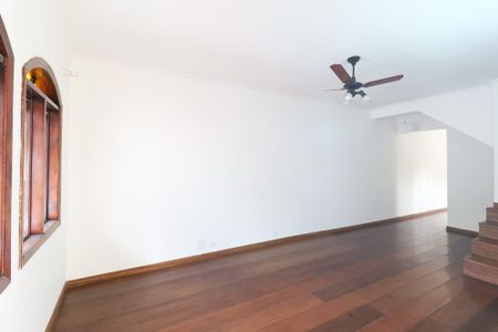 Sala 1 de casa para alugar com 4 quartos, 225m² em Vila Irmaos Arnoni, São Paulo