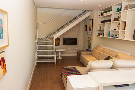 Sala 1 de casa à venda com 6 quartos, 257m² em Vila Sofia, São Paulo