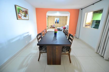 Sala 2 de casa de condomínio para alugar com 4 quartos, 290m² em Jardim Atlantico, Goiânia
